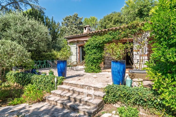 Roquefort-les-Pins - Villa familiale de caractère à pied des commodités