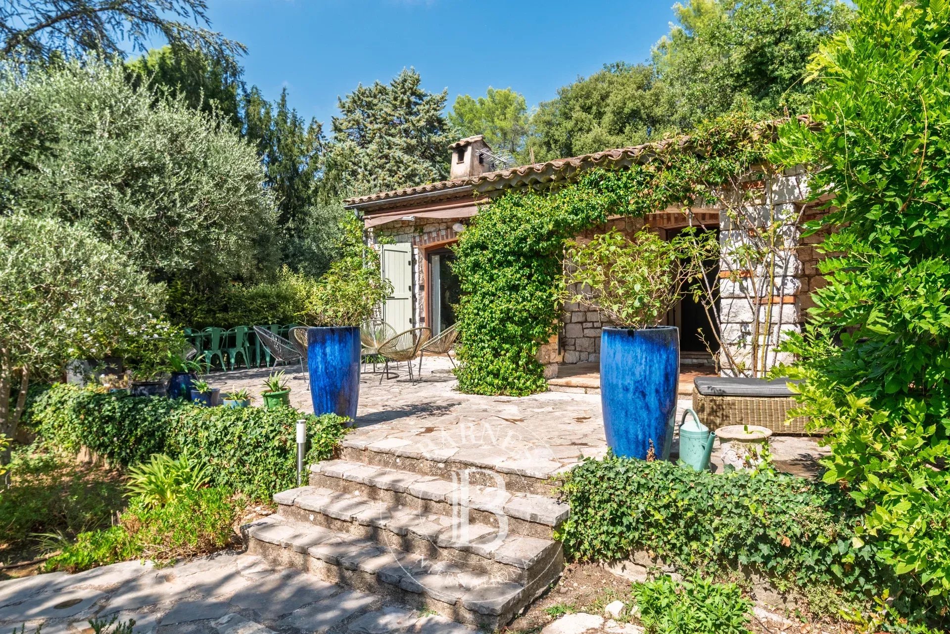 Roquefort-les-Pins - Villa familiale de caractère à pied des commodités