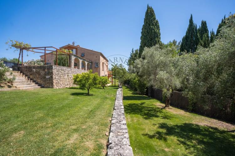 MOUGINS - GRANDE VILLA À PIED DES COMMERCES