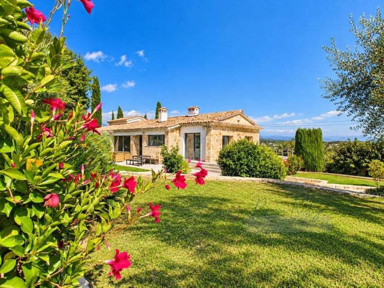 VALBONNE- Demeure de charme à 5 minutes à pieds du vieux village