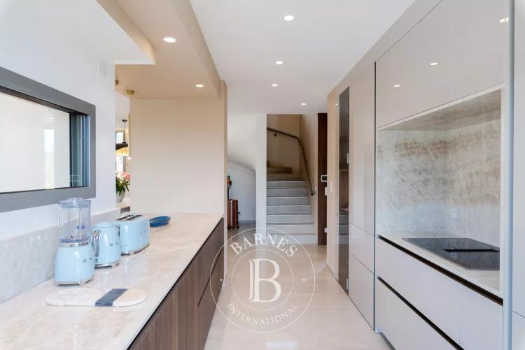 MOUGINS – VILLA CONTEMPORAINE – 5 CHAMBRES – VUE PANORAMIQUE