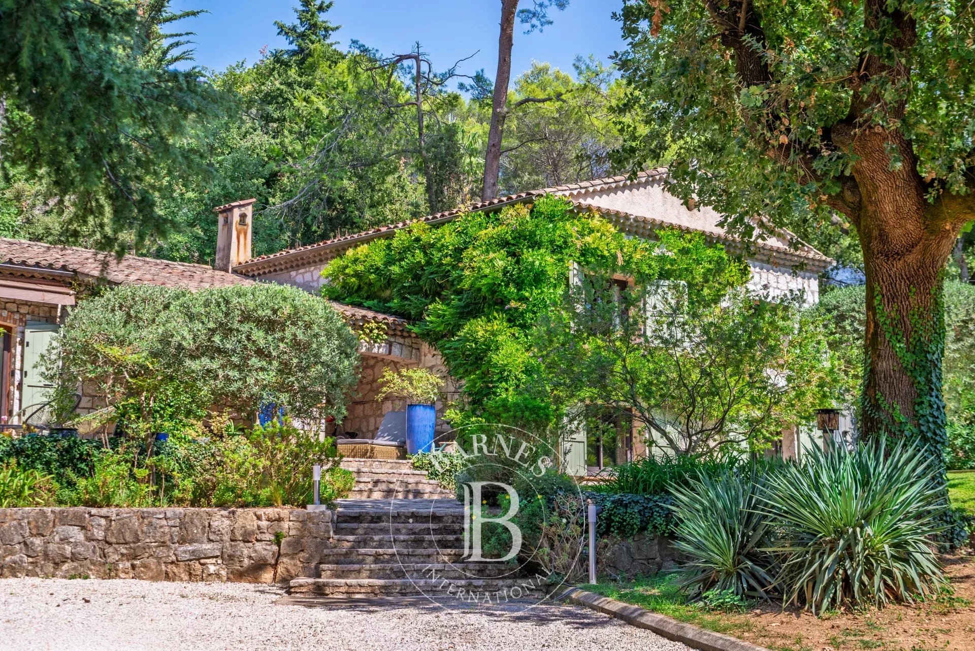 Roquefort-les-Pins - Villa familiale de caractère à pied des commodités