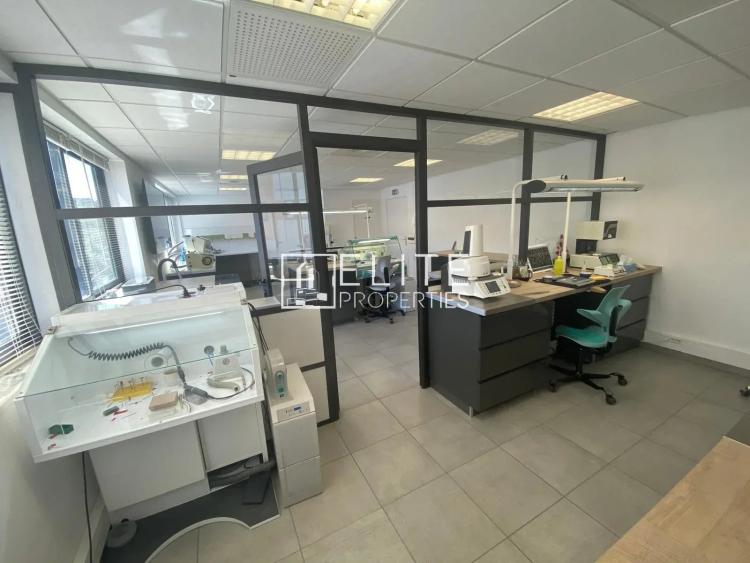 MOUGINS – BUREAUX LUMINEUX DE 51 M²
