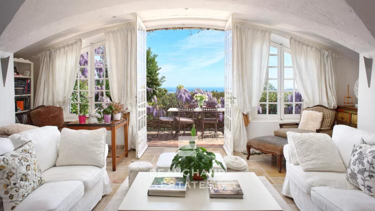 Bastide en pierre 6 chambres avec vue mer panoramique dans un domaine fermé à Mougins