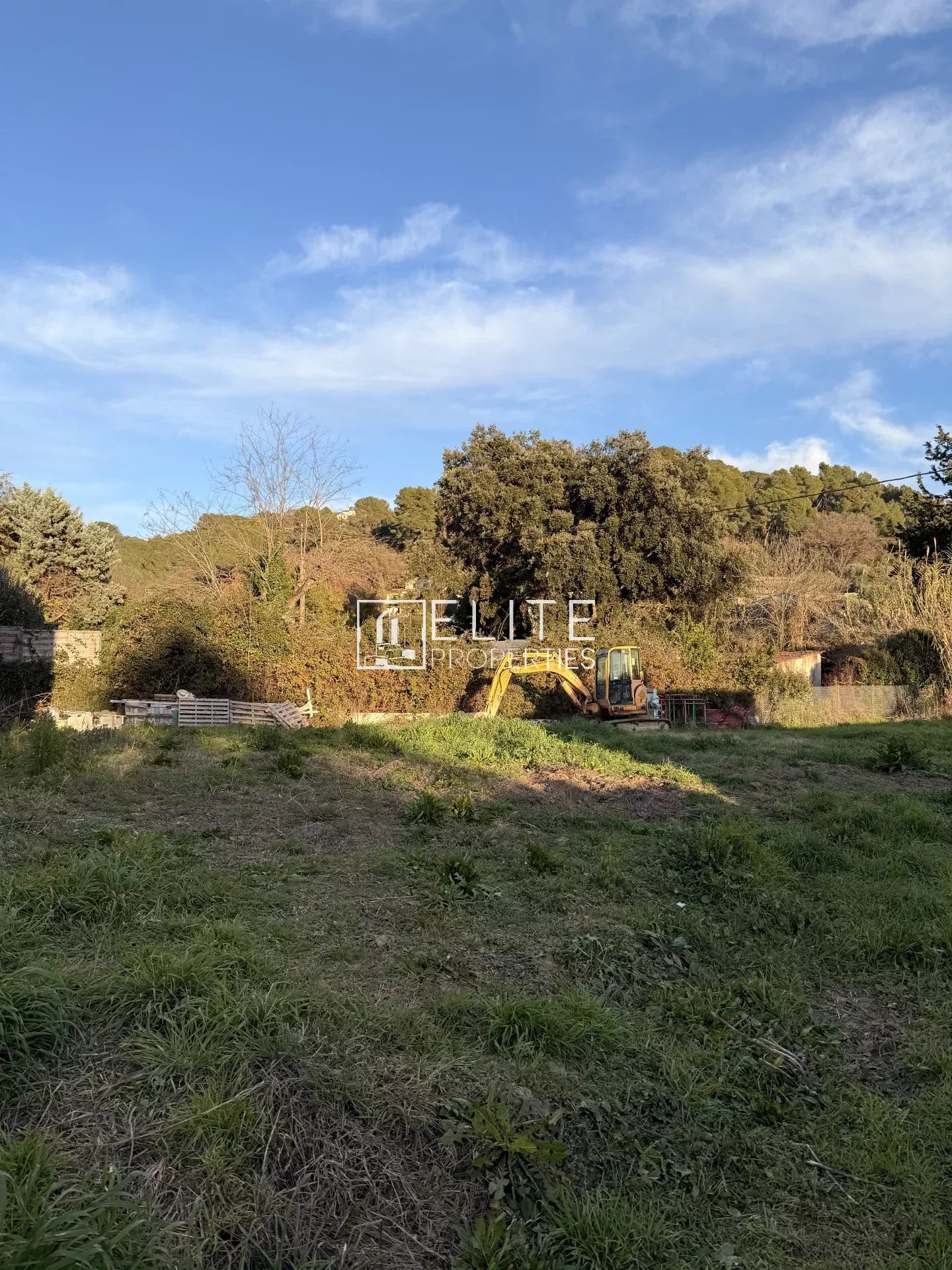 TERRAIN CONSTRUCTIBLE LA ROQUETTE SUR SIAGNE