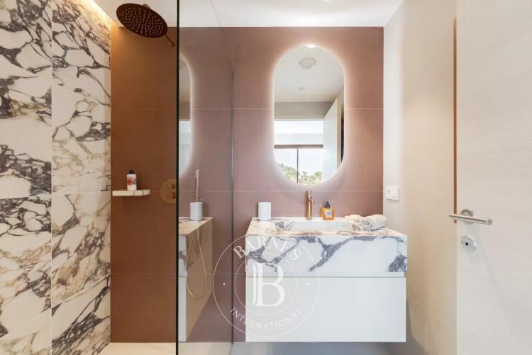 MOUGINS – VILLA CONTEMPORAINE – 5 CHAMBRES – VUE PANORAMIQUE
