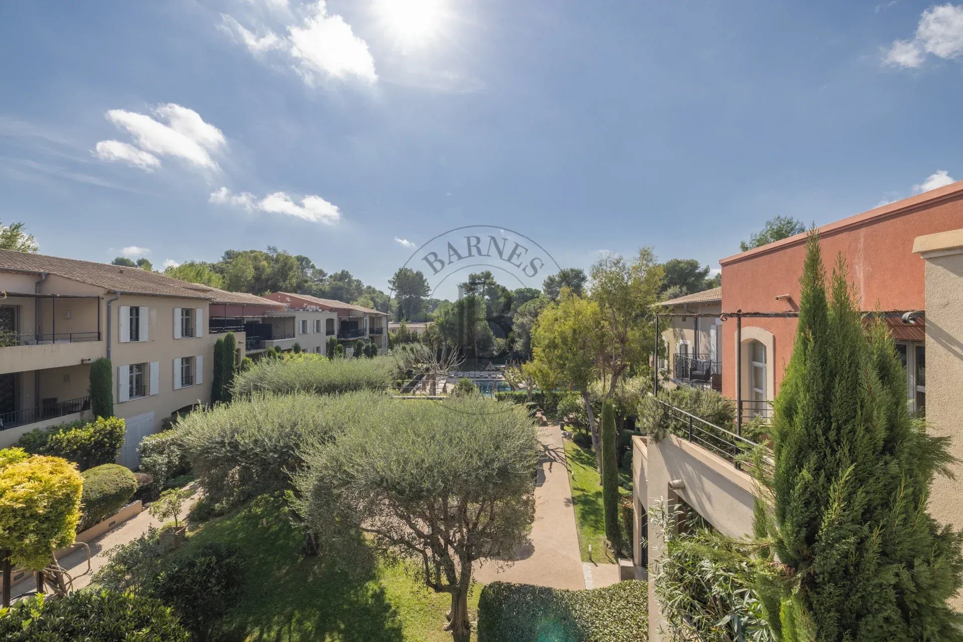 APPARTEMENT - 3 PIECES - DERNIER ETAGE - TERASSE - PISCINE