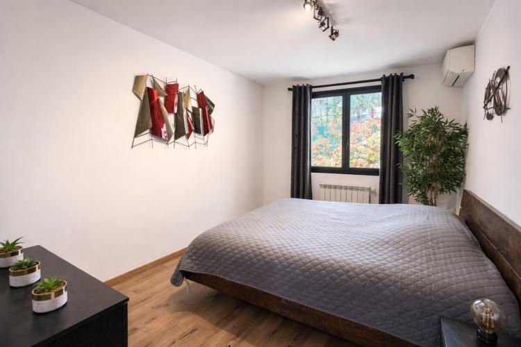 Roquefort-les-Pins – Villa rénovée de 208 m² avec piscine chauffée et jardin