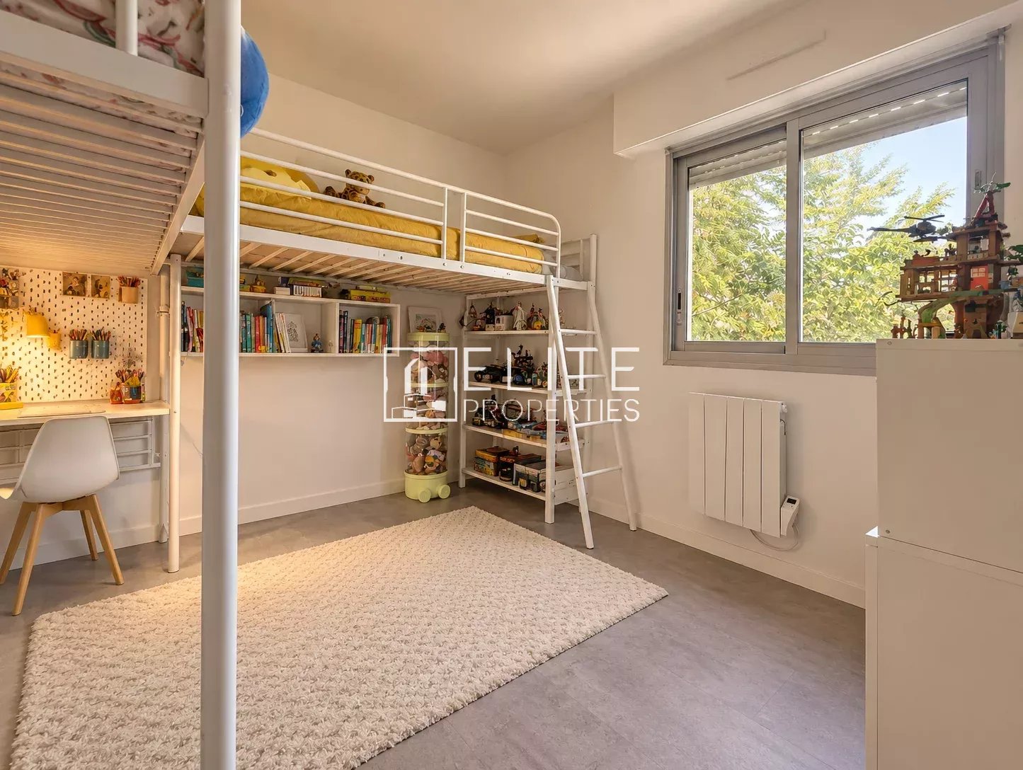 EXCLUSIVITE - LE CANNET – APPARTEMENT LUMINEUX, TRAVERSANT ET AU CALME