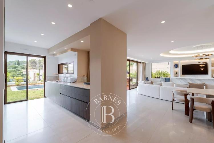 MOUGINS – VILLA CONTEMPORAINE – 5 CHAMBRES – VUE PANORAMIQUE