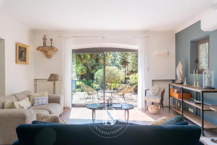 Roquefort-les-Pins - Villa familiale de caractère à pied des commodités