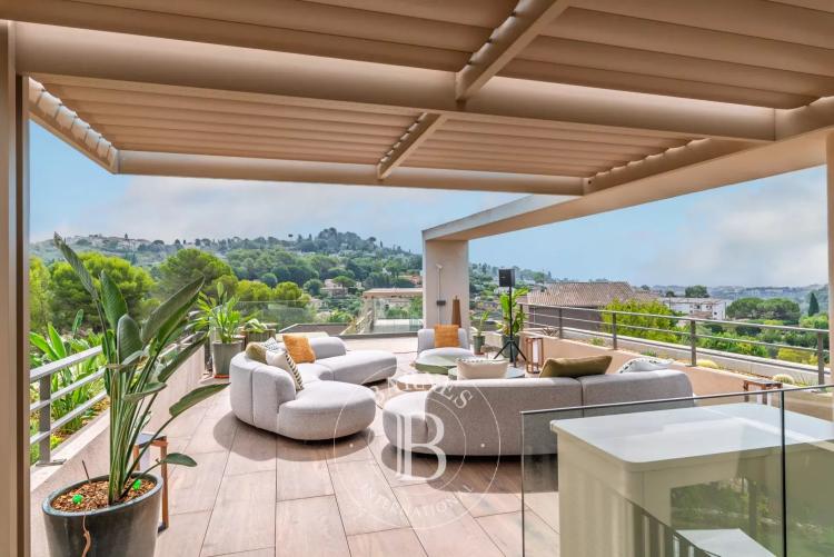 MOUGINS – VILLA CONTEMPORAINE – 5 CHAMBRES – VUE PANORAMIQUE