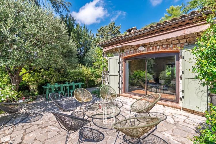 Roquefort-les-Pins - Villa familiale de caractère à pied des commodités
