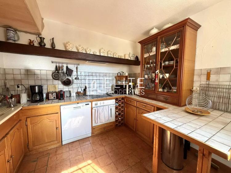 PÉGOMAS – MAISON JUMELÉE – VUE COLLINES & APERÇU MER