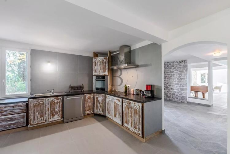 MOUGINS - PROPRIÉTÉ EN PIERRE FIN XIXᵉ – CALME ABSOLU