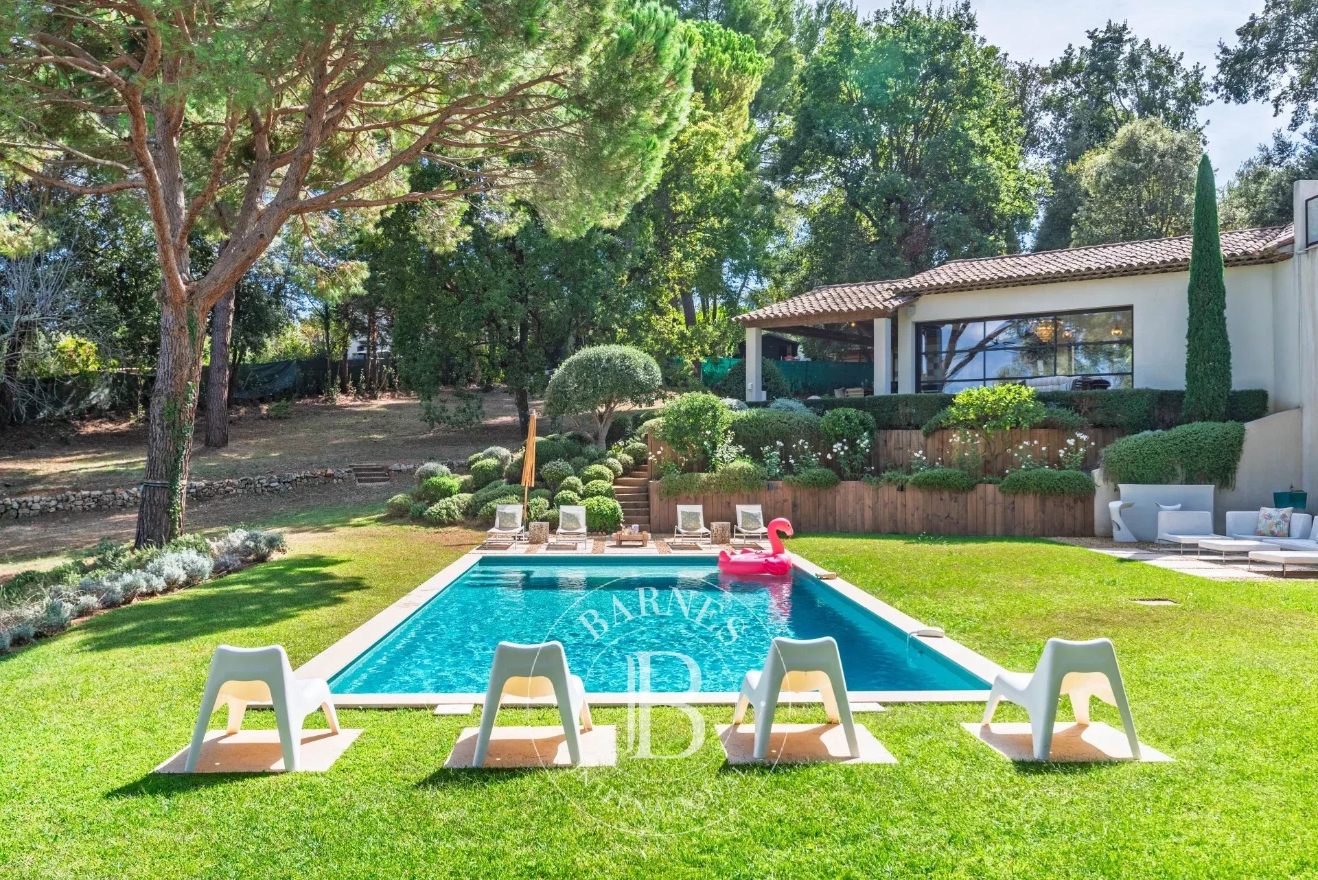 Valbonne, - Domaine fermé - 5 chambres en suite - Piscine - Appartement