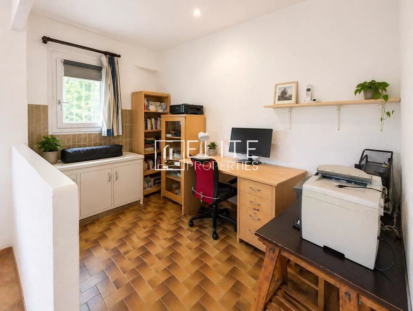 EXCLUSIVITE - LA ROQUETTE SUR SIAGNE , maison de 4 logements sur parcelle de 1990 m²