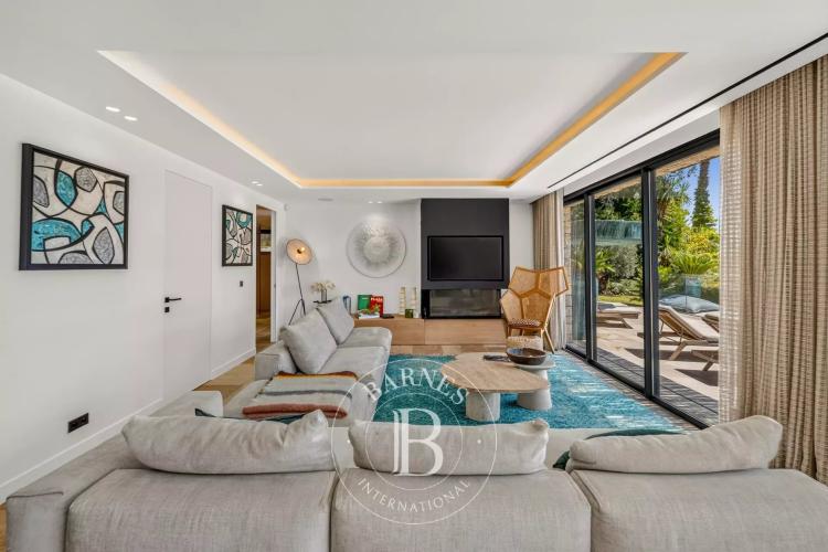 SUPER CANNES - VILLA CONTEMPORAINE AVEC VUE MER PANORAMIQUE