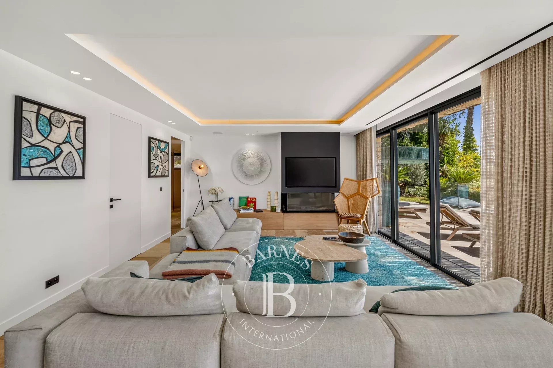 SUPER CANNES - VILLA CONTEMPORAINE AVEC VUE MER PANORAMIQUE