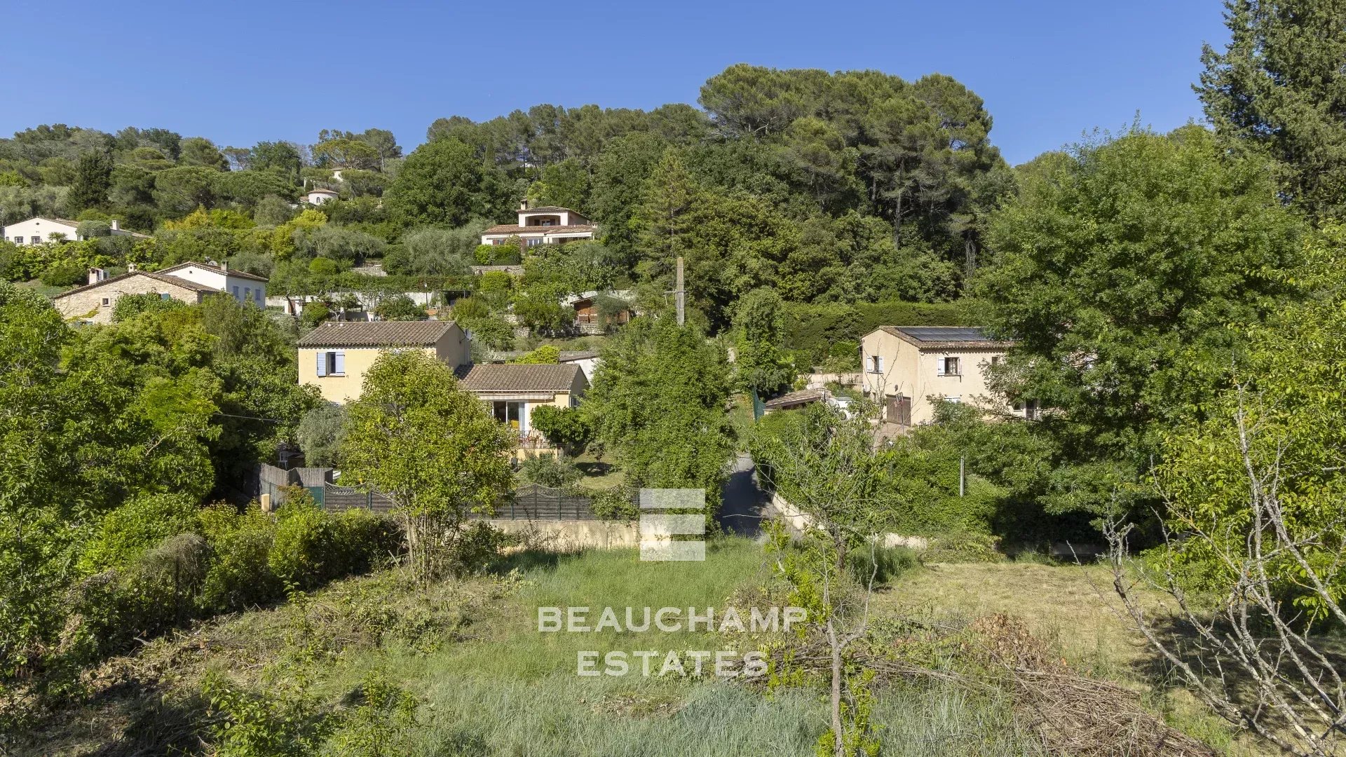 Mougins – Terrain avec permis pour villa provençale et piscine